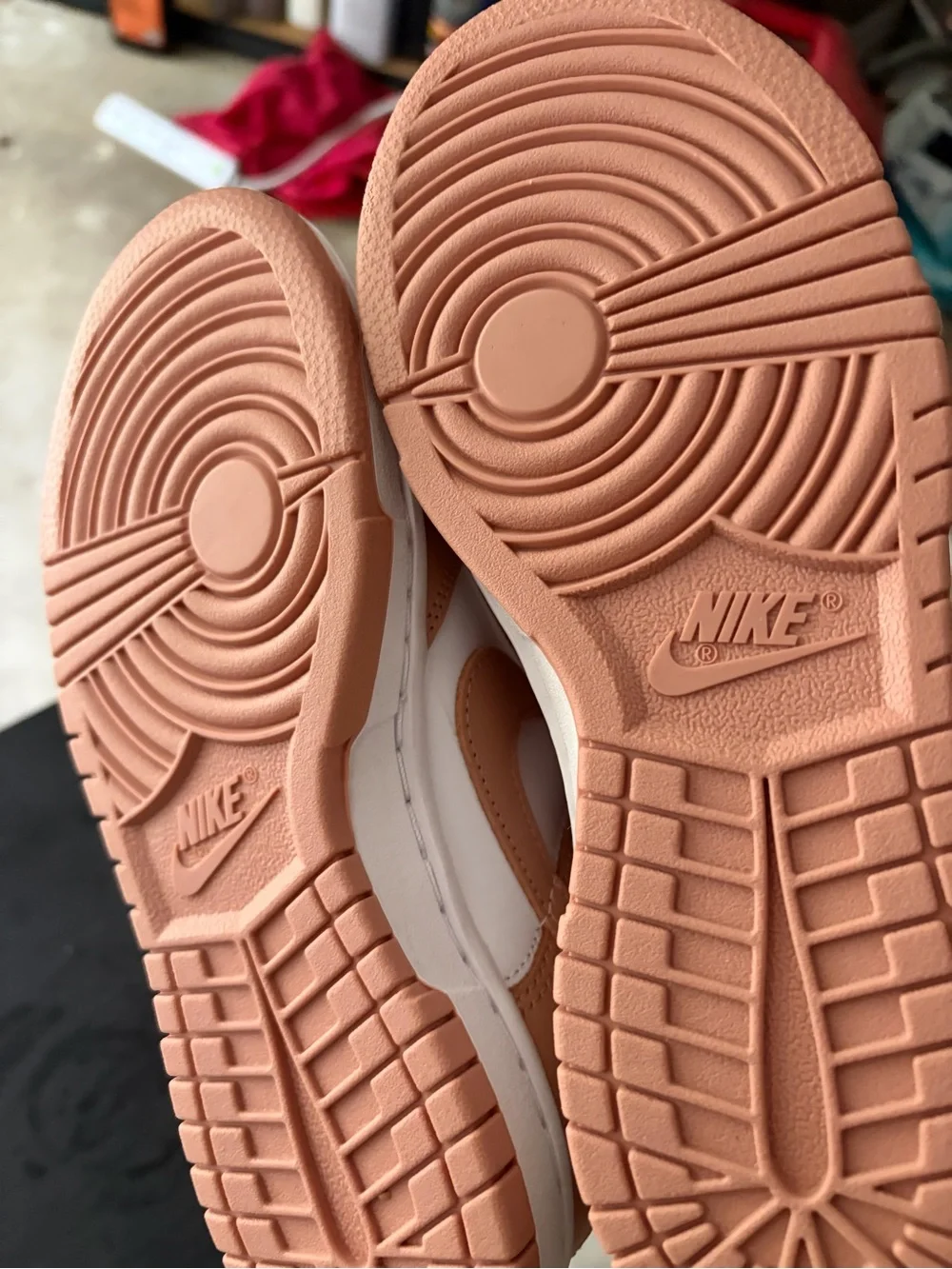 Nike Kids Low-Top Sneakers - White & Peach